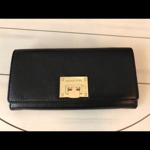 Michael Kors Carry All Astrid Wallet
